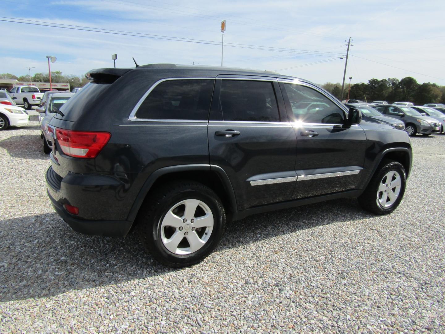 2013 Blue /Gray Jeep Grand Cherokee Laredo 2WD (1C4RJEAG0DC) with an 3.6L V6 DOHC 24V engine, Automatic transmission, located at 15016 S Hwy 231, Midland City, AL, 36350, (334) 983-3001, 31.306210, -85.495277 - Photo#8